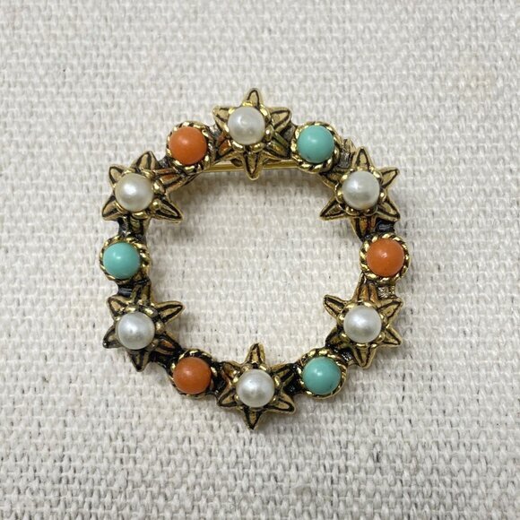 Vintage Gold-Tone Circle Brooch With Faux Pearls Coral & Turquoise Wreath‎ - Picture 1 of 6